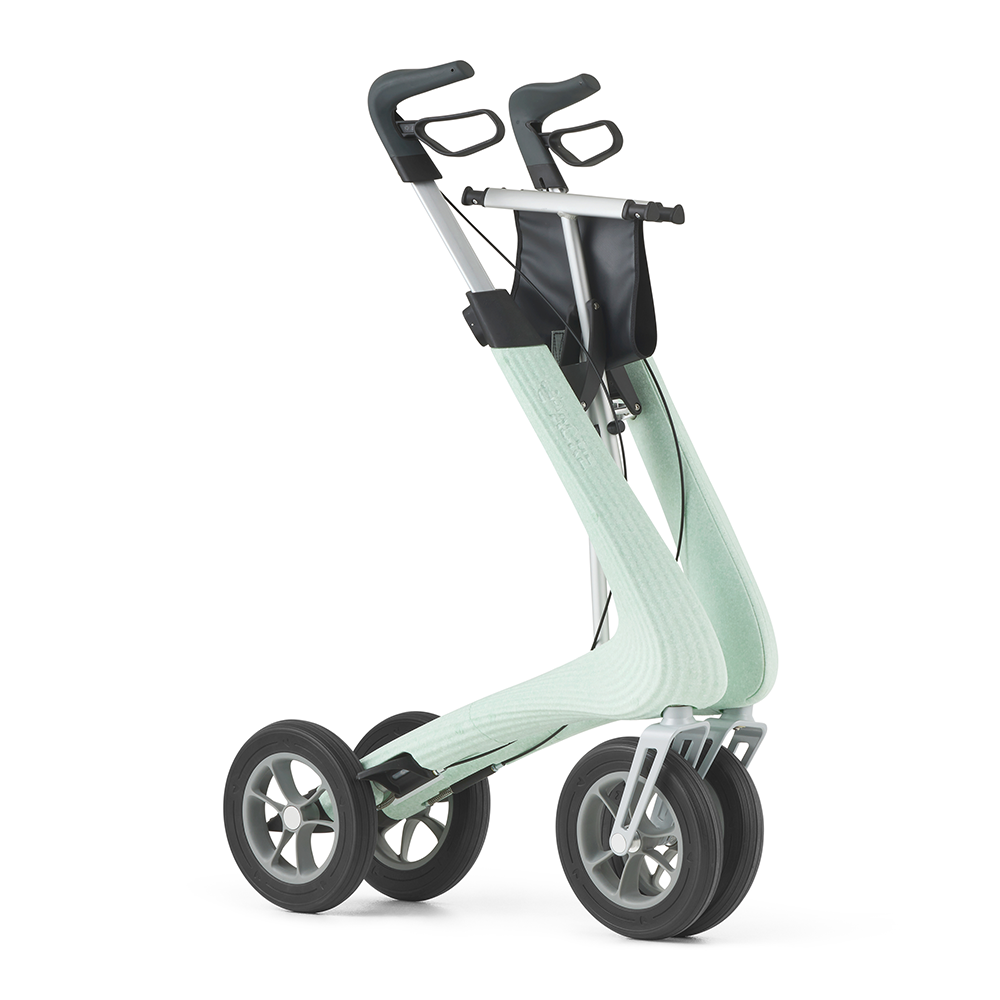 Zusammengeklappte Ansicht des Nordic Pioneer Rollator von byACRE in Gletschergrün