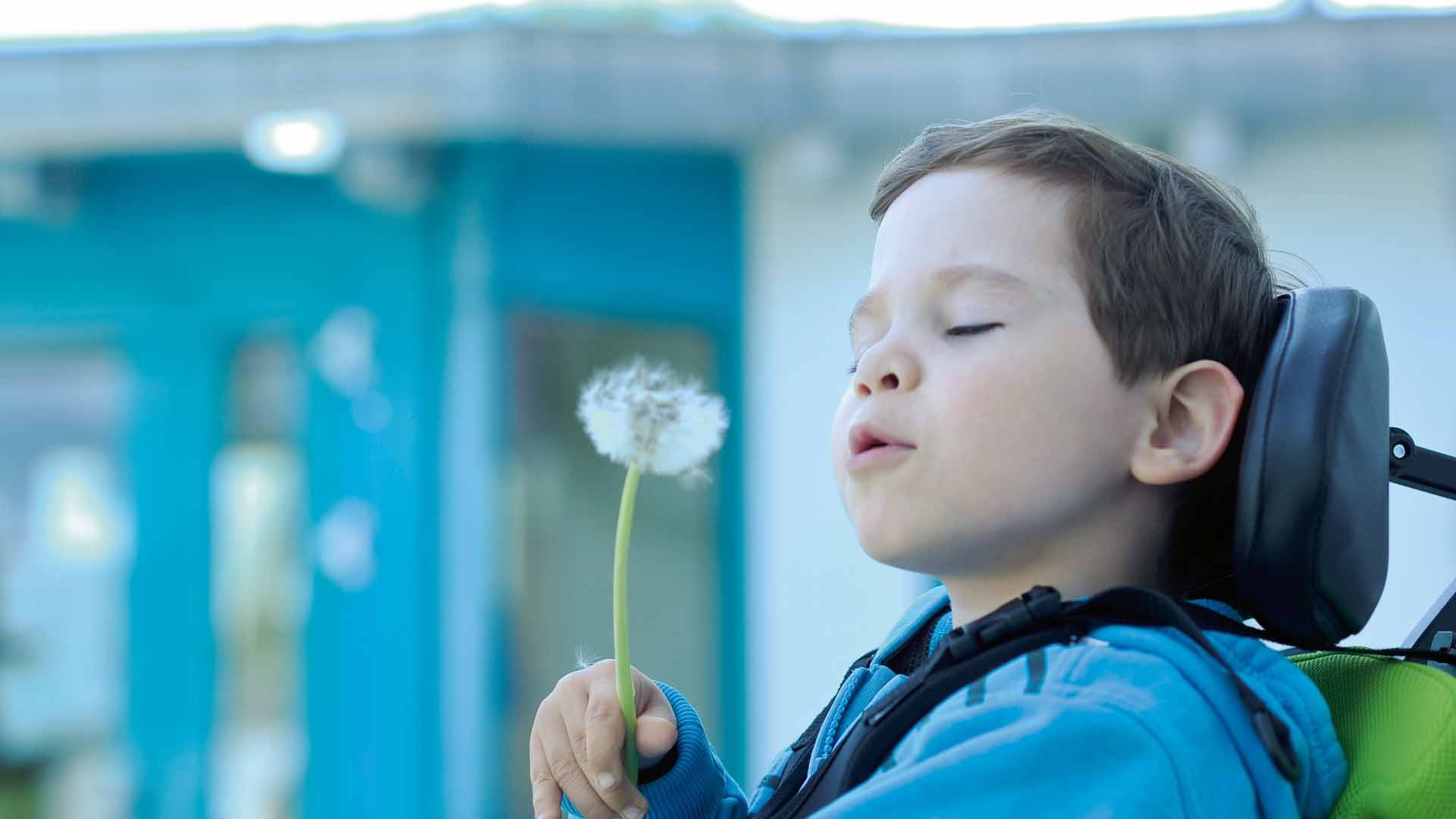 Bständig, Kids- Kind mit Pusteblume