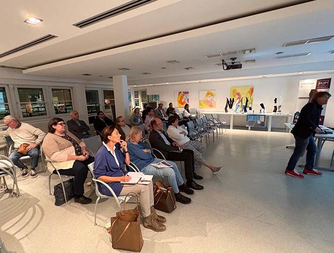 Teilnehmer:innen einer medizinischen Fachveranstaltung von bständig und Ofa zum Thema „Phlebologie und orthopädische Hilfsmittel in der Praxis“.