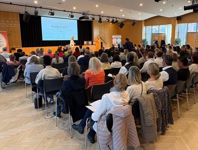 Publikum im Veranstaltungssaal bei „Pump it up 1 Wien“.