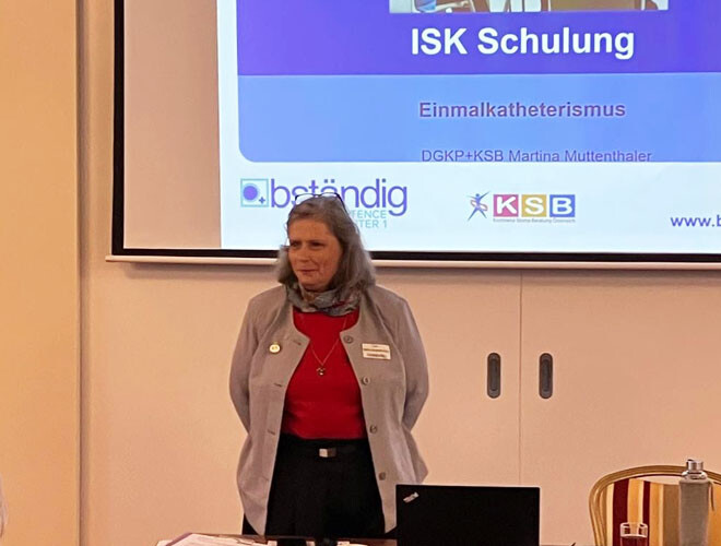 DGKP Martina Muttenthaler von bständig präsentiert beim ISK-Seminar.