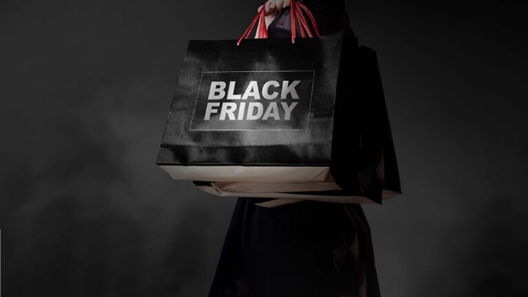 Black Week Cash Back bei bständig im Donau Zentrum, Einkaufstaschen.