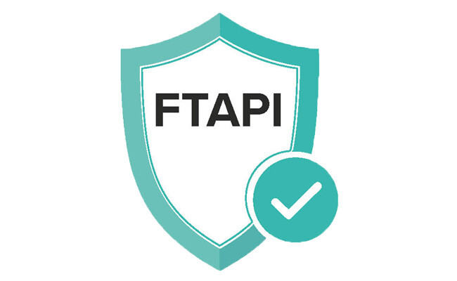 Schild mit Häkchen als Symbol für sichere, verschlüsselte Datenübertragung und Datenschutz mit ftapi