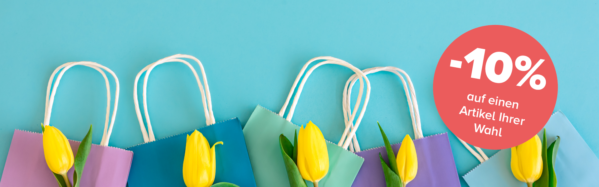 Collage auf hell blauem Hintergrund mit bunten Einkaufstüten und gelben Tulpen.